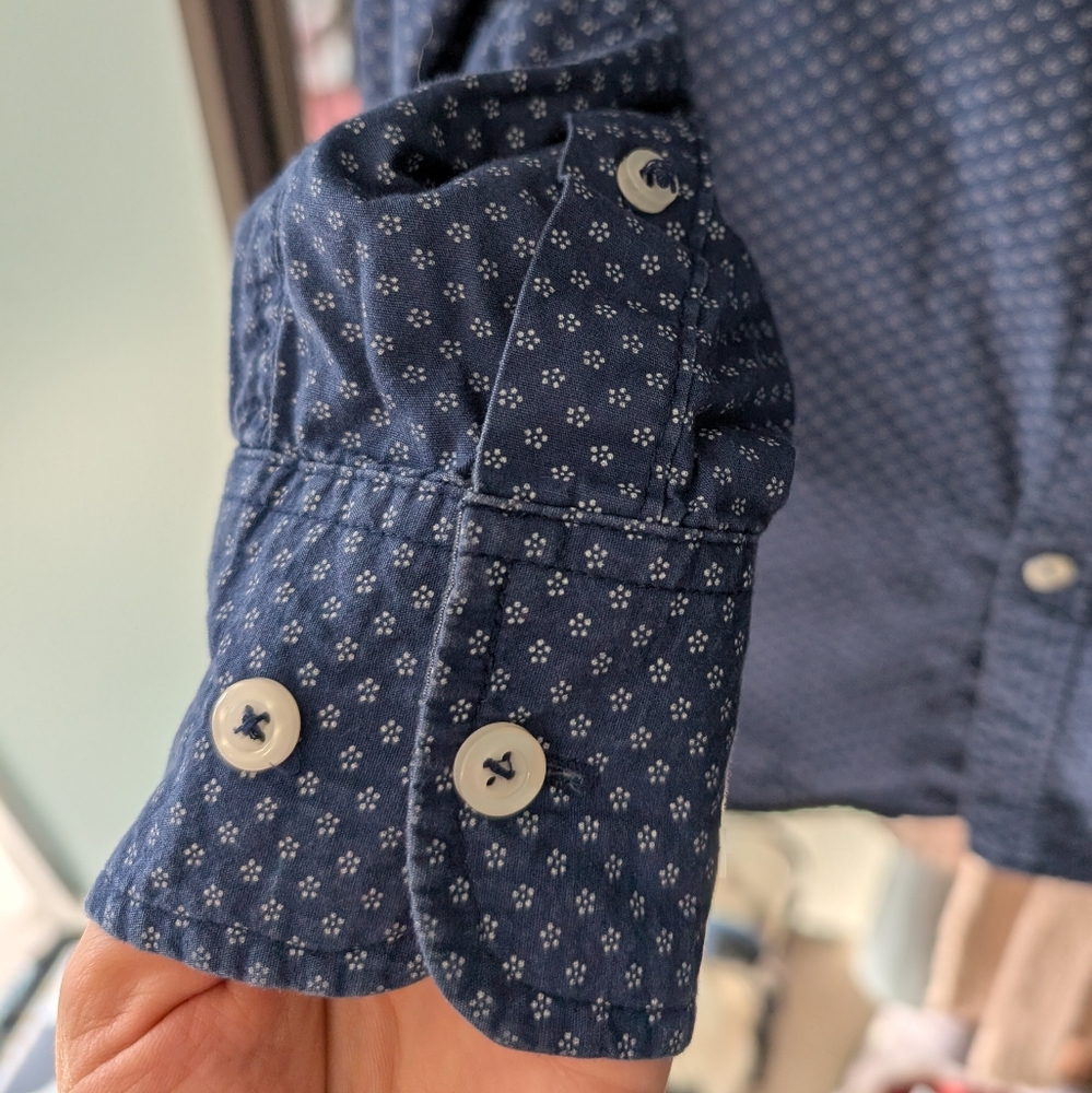 Casual Button down - Picture 3 of 6